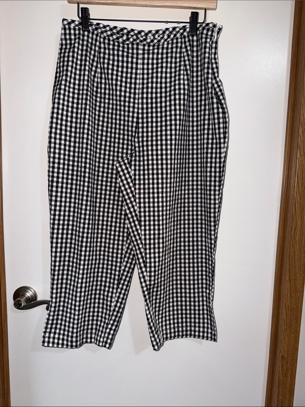 Black & White Gingham Wide-Leg Capris